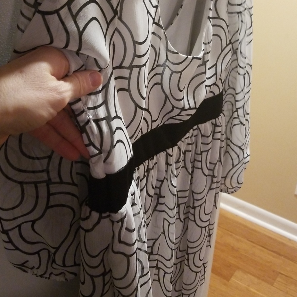 Dress - Picture 3 of 3